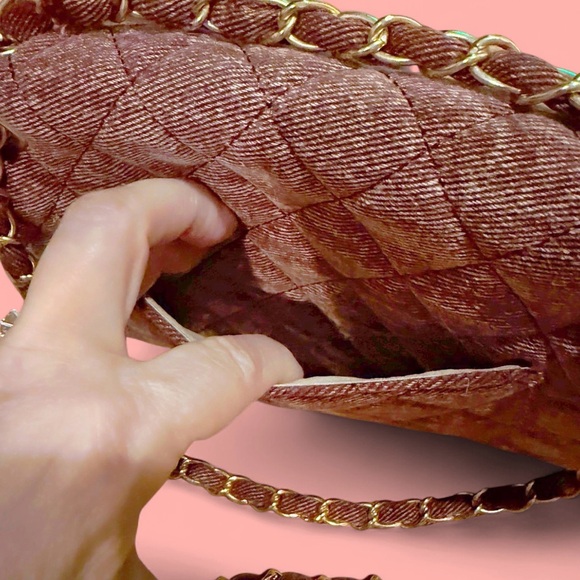 NWOT 3AM Forever Burgundy Denim Crossbody Bag | Twist Lock Closure | Gold Chain - Picture 4 of 4